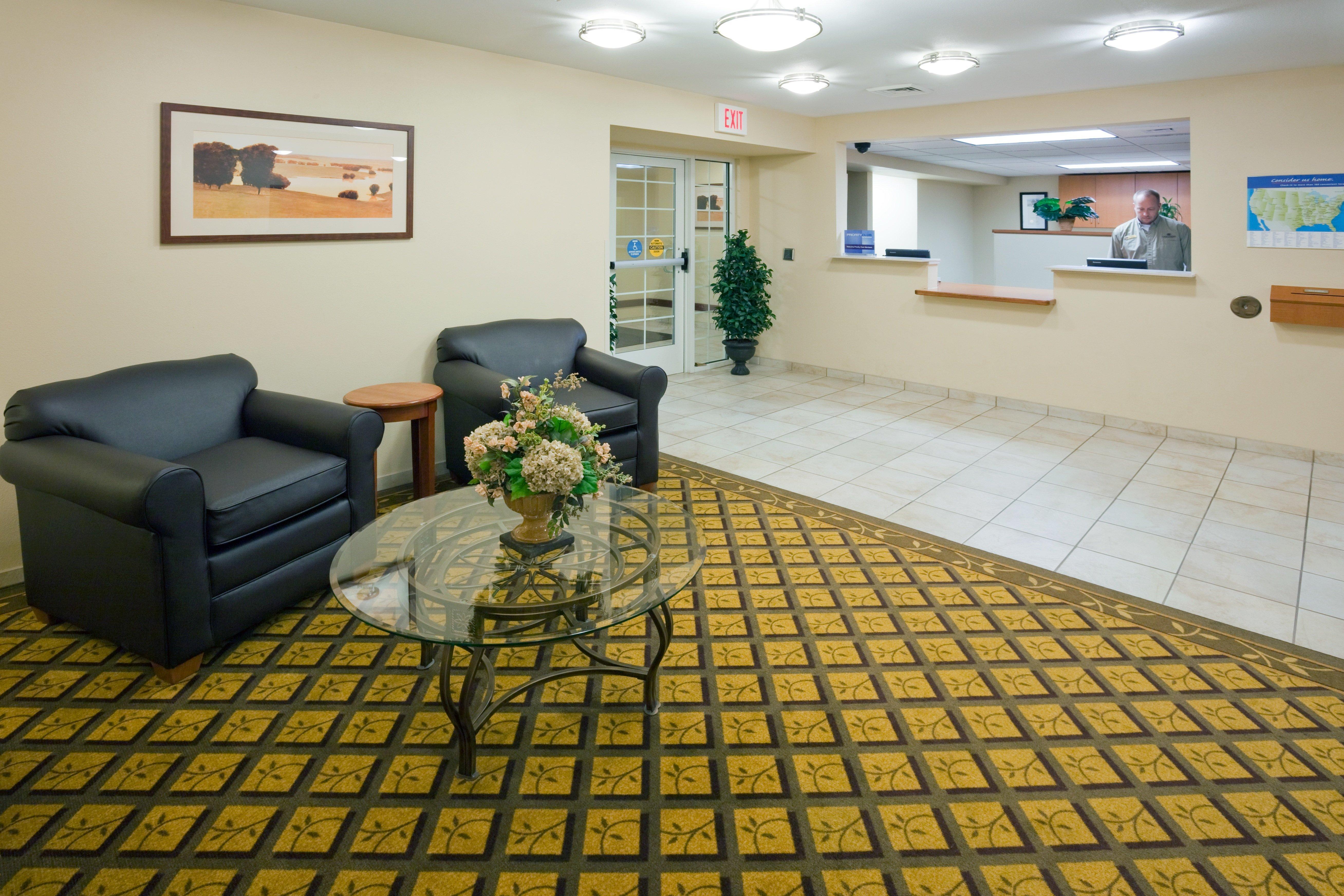 Candlewood Suites Milwaukee Brown Deer, An Ihg Hotel Interior photo